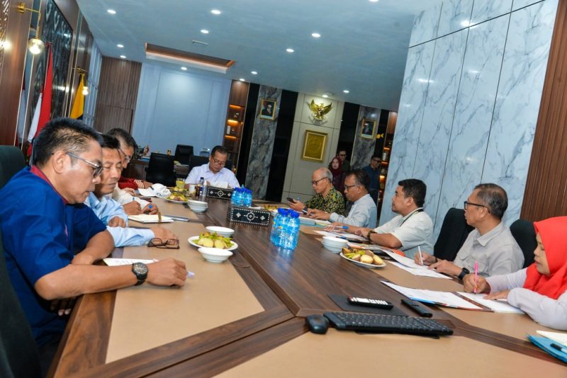 Focus Group Discussion (FGD) persiapan pendirian PT. NTB Kapital yang berlangsung di Ruang Kerja Gubernur (14/11/2025).