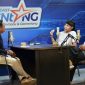 Lalu Martadinata, budayawan dan pendiri komunitas Embun Jiwa dan Nur Kholis, Peneliti Musik Tradisional dan Musisi di studio Podcast Bintang, kantor Dinas Kominfotik Jalan Udayana Mataram, Jumat, (7/11/2025). Foto (Pemprov NTB)