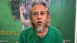 Aktor Epy Kusnandar atau dikenal lewat karakter Kang Mus meninggal dunia di RS Pusat Otak Nasional (PON), Jakarta, Rabu (3/12/2025). Selain bermain sinetron dan film, Epy juga aktif usaha kuliner bersama istrinya Karina Ranau.
©instagram/epy_kusnandar