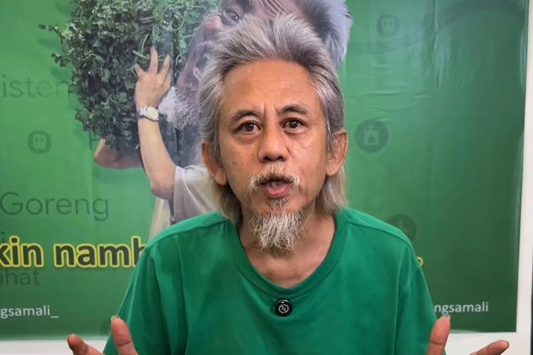 Aktor Epy Kusnandar atau dikenal lewat karakter Kang Mus meninggal dunia di RS Pusat Otak Nasional (PON), Jakarta, Rabu (3/12/2025). Selain bermain sinetron dan film, Epy juga aktif usaha kuliner bersama istrinya Karina Ranau.
©instagram/epy_kusnandar