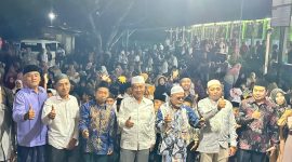 Anggota DPR RI Fraksi NasDem, H. Fauzan Khalid bertemu masyarakat Desa Dasan Tereng, Kecamatan Narmada, Kabupaten Lombok Barat, NTB, Sabtu malam (20/12/2025). Foto (Doc.Ist).