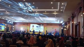 Universitas Internasional Bima MFH (UNBIM) sukses menggelar 314 wisuda perdana di Ballroom Hotel Lombok Raya, Kota Mataram. Senin (16/12/2025).