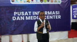 Menteri Koordinator Bidang Pembangunan Manusia dan Kebudayaan Pratikno saat memberikan keterangan pers terkait perkembangan pemulihan pascabencana tiga provinsi Sumatra di Pusat Informasi dan Media Center Penanggulangan Bencana Kementerian Komdigi di Banda Aceh, Kamis (25/12/2025). (Foto: InfoPublik)