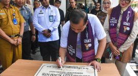 Gubernur NTB Dr. H. Lalu Muhamad Iqbal melakukan Peresmian Pusat Layanan Usaha Terpadu Koperasi UKM (PLUT-KUMKM) Dinas Koperasi UKM di Mataram, Senin (30/12/2025).