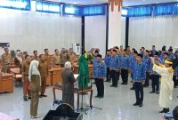 Wakil Bupati Hj. Nurul Adha melakukan pelantikan dan pengukuhan pejabat struktural Eselon III di Aula Utama Kantor Bupati Lombok Barat. Selasa (6/01/2026).