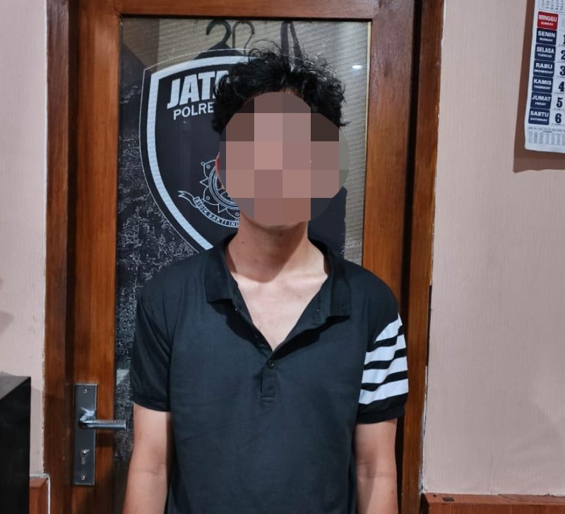 AZ terduga pelaku pencurian kipas angin di Masjid Darul Fakhur Lingkungan Dasan Sari, Kelurahan Kebun Sari, Kecamatan Ampenan Kota Mataram.