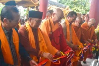 Gubernur Nusa Tenggara Barat (NTB), Lalu Muhamad Iqbal, meresmikan Purna Pugar Vihara Sutta Dhamma dan Vihara Sasana Giri yang berlokasi di Desa Lenek, Kabupaten Lombok Utara (KLU). Kamis (8/1/2026). Foto (Doc.Ist)