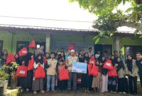 PT PLN (Persero) Unit Induk Wilayah Nusa Tenggara Barat (UIW NTB) mendukung pelaksanaan program Clean Up dan Pengobatan Gratis yang digelar oleh Yayasan Baitul Maal (YBM) PLN bagi santri dhuafa di wilayah Kopang, Lombok Tengah. Selasa (26/02/2026). Foto (PLN NTB).