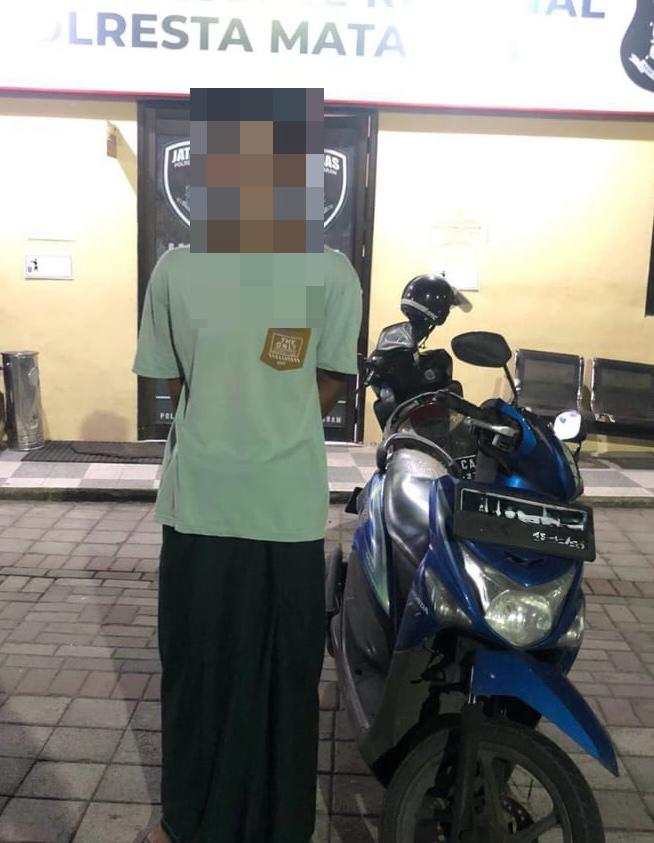 Terduga pelaku Curanmor inisial K berhasil diamankan di kediamannya di wilayah Kabupaten Lombok Tengah, Jumat (27/03/2026).