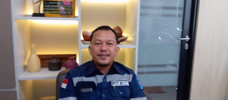 Manager Cabang PT Dharma Lautan Utama Lembar, Firman Dandy. Foto (Doc.Ist)