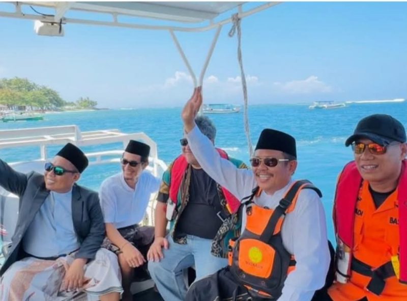 Bupati Lombok Barat, H. Lalu Ahmad Zaini (LAZ), melakukan pemantauan langsung terhadap pelaksanaan tradisi Lebaran Topat di sejumlah kawasan wisata unggulan di wilayah Kabupaten Lombok Barat, Sabtu (28/03/2026).