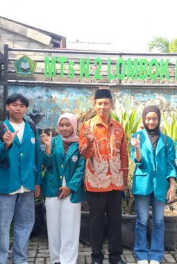 Mahasiswa UIN Mataram Belajar Praktek Penggunaan Media Pembelajaran IPA di MTs Negeri 2 Lombok Barat