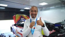 Pembalap profesional nasional sekaligus pengamat otomotif, Fitra Eri. Foto (PLN UIW NTB).