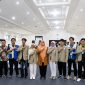 Wakil Gubernur NTB, Hj. Indah Dhamayanti Putri, SE., M.IP., bersama mahasiswa KKN Universitas Gadjah Mada (UGM). Foto (Doc.Ist)