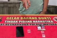 RS (39), warga Lingkungan Karang Bagu, Kecamatan Cakranegara, Kota Mataram, diamankan dalam operasi pengungkapan tindak pidana narkotika yang digelar pada Minggu (14/06/2026).