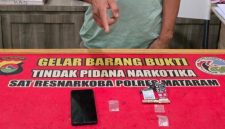 RS (39), warga Lingkungan Karang Bagu, Kecamatan Cakranegara, Kota Mataram, diamankan dalam operasi pengungkapan tindak pidana narkotika yang digelar pada Minggu (14/06/2026).