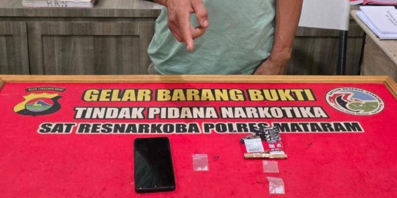 RS (39), warga Lingkungan Karang Bagu, Kecamatan Cakranegara, Kota Mataram, diamankan dalam operasi pengungkapan tindak pidana narkotika yang digelar pada Minggu (14/06/2026).