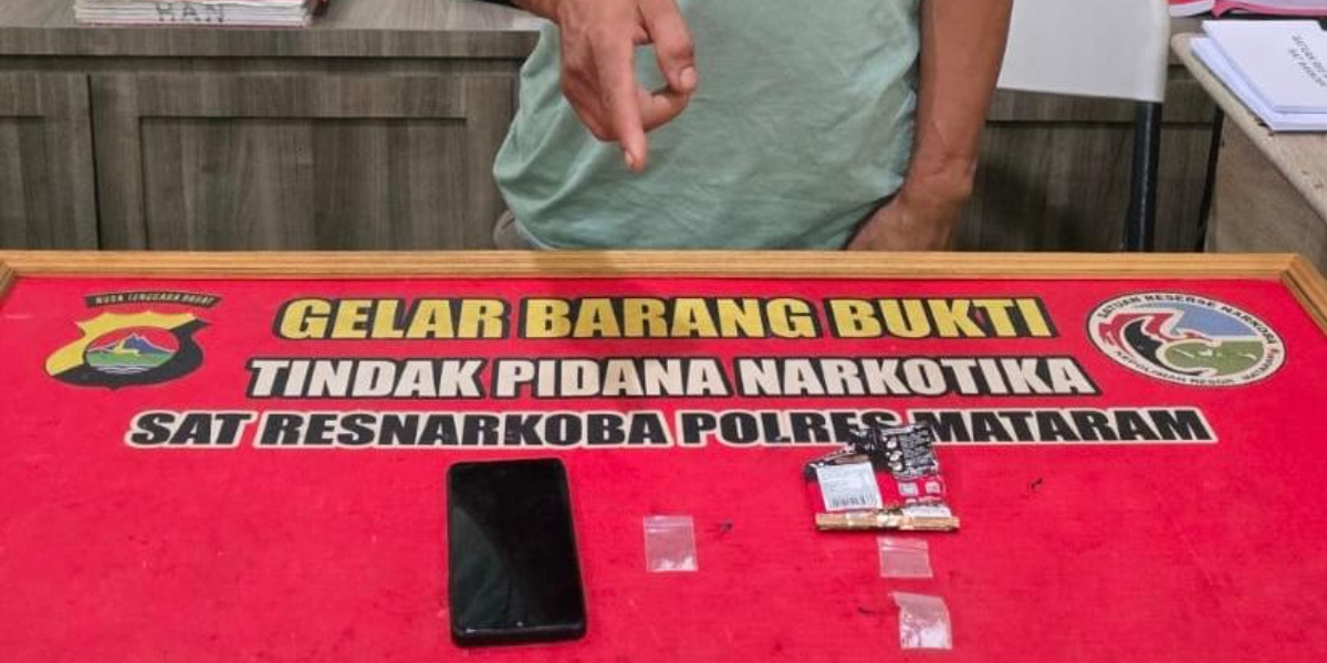 RS (39), warga Lingkungan Karang Bagu, Kecamatan Cakranegara, Kota Mataram, diamankan dalam operasi pengungkapan tindak pidana narkotika yang digelar pada Minggu (14/06/2026).