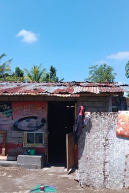 6 Warga Desa Rarang Lombok Timur Terima Bantuan kWh Meter Listrik Gratis Pemerintah melalui PLN NTB