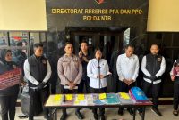 Direktur PPA dan PPO Polda NTB Kombes Pol. Ni Made Pujewati, S.I.K., M.M., saat konferensi pers mengungkapkan, pihaknya telah menjalankan serangkaian penyelidikan melalui pemeriksaan saksi, observasi lokasi perekrutan, pelatihan, penampungan, serta penyitaan sejumlah dokumen pendukung. Senin (29/06/2026).
