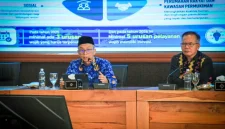 Sekretaris Daerah Provinsi NTB, Abul Chair (kiri) bersama Kepala Badan Riset dan Inovasi Daerah (BRIDA) Provinsi NTB, I Gede Putu Aryadi, saat membuka Rapat Koordinasi Persiapan Pengukuran dan Penilaian Indeks Inovasi Daerah serta Innovative Government Award (IGA) Tahun 2026 di Ruang Rapat Tambora Kantor Gubernur NTB, Kamis (11/6/2026). Foto (Kominfotik NTB)