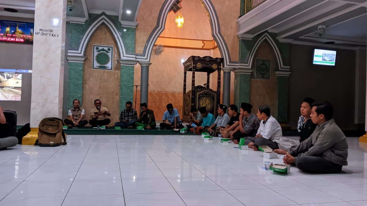 Antusias: Warga mengikuti kegiatan sosialisasi yang di gelar di Masjid Baiturrahman, Lingkungan Moncok Karya, Kelurahan Pajarakan Karya Kecamatan Ampenan, Kota Mataram, Rabu (1/7/2026). Foto (Lalu Sahid/GONTB)