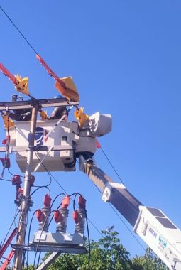 Kinerja PLN UIW NTB Makin Optimal, PDKB UP3 Sumbawa Perkuat Keandalan Jaringan Tanpa Padam di Desa Penyegar