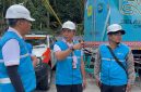General Manager PLN UIW NTB, Yondri Zulfadli (Tengah) didampingi Manager PLN UP3 Mataram, Hengky Purbo Lesmono (kanan) memantau langsung jalanya Peresmian Bendungan Meninting oleh Presiden RI, Prabowo Subianto di Kabupaten Lombok Barat, Jumat (10/7/2026). Foto (PLN UIW NTB)