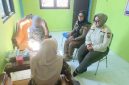 Petugas Satpol PP dan Damkar Pemalang mendampingi S (25) ke UPTD Perlindungan Perempuan dan Anak (UPTD PPA) Dinas Sosial, KBPP Kabupaten Pemalang (sumber: Instagram satpolpp_damkar_kab.pml)