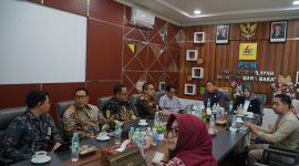 Anggota Komite II Dewan Perwakilan Daerah Republik Indonesia (DPD RI), Mirah Midadan Fahmid, dalam kunjungannya bersama tim di Kantor PLN UIW NTB. Foto (Doc. PLN UIW NTB)