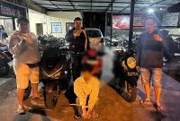 Terduga pelaku pencurian kendaraan bermotor (curanmor) saat dibawa ke mapolresta Mataram. Foto (Polresta Mataram).