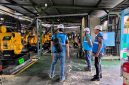 Manager PLN UPK Timor, Mukhamad Zia Ulhaq (tengah) beserta manajemen PLN UPK Timor tengah meninjau kesiapan pembangkit listrik di Atambua, Kabupaten Belu, Provinsi Nusa Tenggara Timur untuk memastikan pasokan listrik jelang HUT ke-81 RI. Foto (PLN Dwipantara).