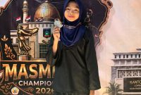 Ratu Gebriella Mandalika, siswi kelas IX A Madrasah Tsanawiyah Negeri 2 Lombok Barat, berhasil meraih medali perak (Juara 2) dalam kompetisi Pencak Silat Masmirah Championship Cup 2026 yang digelar di Gor Kabupaten Lombok Tengah pada 27‑30 Juli 2026. Foto (Doc.Ist)