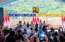 Presiden Republik Indonesia, Prabowo Subianto, meresmikan Bendungan Meninting di Kabupaten Lombok Barat, Nusa Tenggara Barat, bersama empat bendungan lainnya yang berada di Bali, Jawa Tengah, dan Aceh secara serentak dari Bendungan Meninting, Jumat (10/7/2026).

Peresmian tersebut menjadi bagian dari upaya