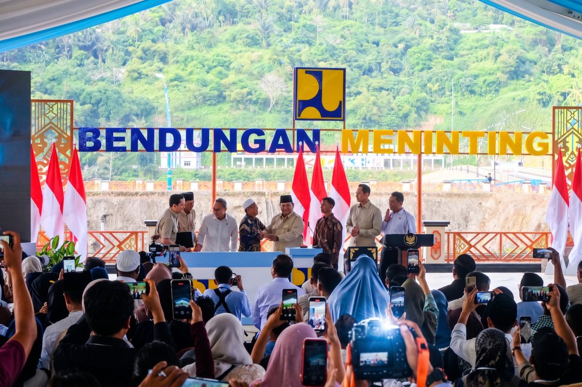 Presiden Republik Indonesia, Prabowo Subianto, meresmikan Bendungan Meninting di Kabupaten Lombok Barat, Nusa Tenggara Barat, bersama empat bendungan lainnya yang berada di Bali, Jawa Tengah, dan Aceh secara serentak dari Bendungan Meninting, Jumat (10/7/2026).

Peresmian tersebut menjadi bagian dari upaya