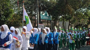 kontingen Madrasah Tsanawiyah Negeri (MTsN) 2 Lombok Barat.