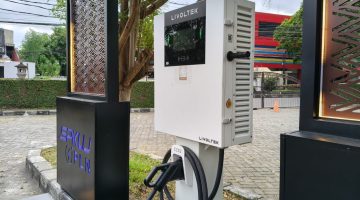 Perkuat Ekosistem Kendaraan Listrik, PLN Hadirkan Layanan SPKLU di Lombok Garden Hotel