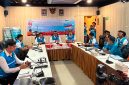 Suasana Direktur Utama PLN, Darmawan Prasodjo, saat memimpin rapat koordinasi siaga bencana Flores, Nusa Tenggara Timur, sekaligus melakukan konferensi pers di PLN Unit Pelayanan Pelanggan Flores Bagian Barat, Manggarai Barat, pada Sabtu malam (15/8). Darmawan menyampaikan bahwa PLN melakukan pengamanan secara menyeluruh terhadap sistem kelistrikan nasional guna mendukung seluruh rangkaian peringatan Hari Ulang Tahun (HUT) ke-81 Kemerdekaan Republik Indonesia (RI). Foto (PLN)