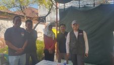 Lurah Pejarakan Karya, Mulhakim, SH hadir dan memantau langsung jalannya proses pemilihan Kepala Lembaga Kemasyarakatan Lingkungan (Kaling) Moncok Telage Mas, Kelurahan Pejarakan Karya, Kecamatan Ampenan, Kota Mataram. Sabtu (16/08/2026).