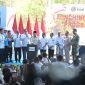 Presiden Republik Indonesia, Prabowo Subianto (tengah) secara simbolis melakukan penekanan tombol dalam Launching & Groundbreaking Program PLTS 100 GWp di Gilimanuk, Bali pada Selasa (25/8). Keterangan foto: Menteri ESDM, Bahlil Lahadalia (kelima dari kanan), Menteri Koordinator Bidang Perekonomian, Airlangga Hartarto (kelima dari kiri), Menteri Investasi dan Hilirisasi/Kepala BKPM, Rosan Perkasa Roeslani (keempat dari kiri), Kepala Kepolisian Negara Republik Indonesia,
Listyo Sigit Prabowo (ketiga dari kiri), Direktur Utama PLN, Darmawan Prasodjo (kedua dari kiri), Direktur Utama Pertamina, Simon Aloysius Mantiri (kiri), Gubernur Bali, I Wayan Koster (keempat dari kanan), Ketua Majelis Desa Adat Provinsi Bali, Ida Panglingsir Agung Putra Sukahet (ketiga dari kanan), Menteri Sekretaris Negara, Prasetyo Hadi (kedua dari kanan), dan Wakil Panglima TNI, Tandyo Budi Revita (kanan).