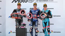 Podium seremoni Moto2, Izan Guevara (BLU CRU Pramac Yamaha Moto2) meraih kemenangan, diikuti Manuel Gonzalez (Liqui Moly Dynavolt Intact GP) di posisi kedua, dan Daniel Holgado (CFMOTO Power Electronics Aspar Team) di posisi ketiga.
