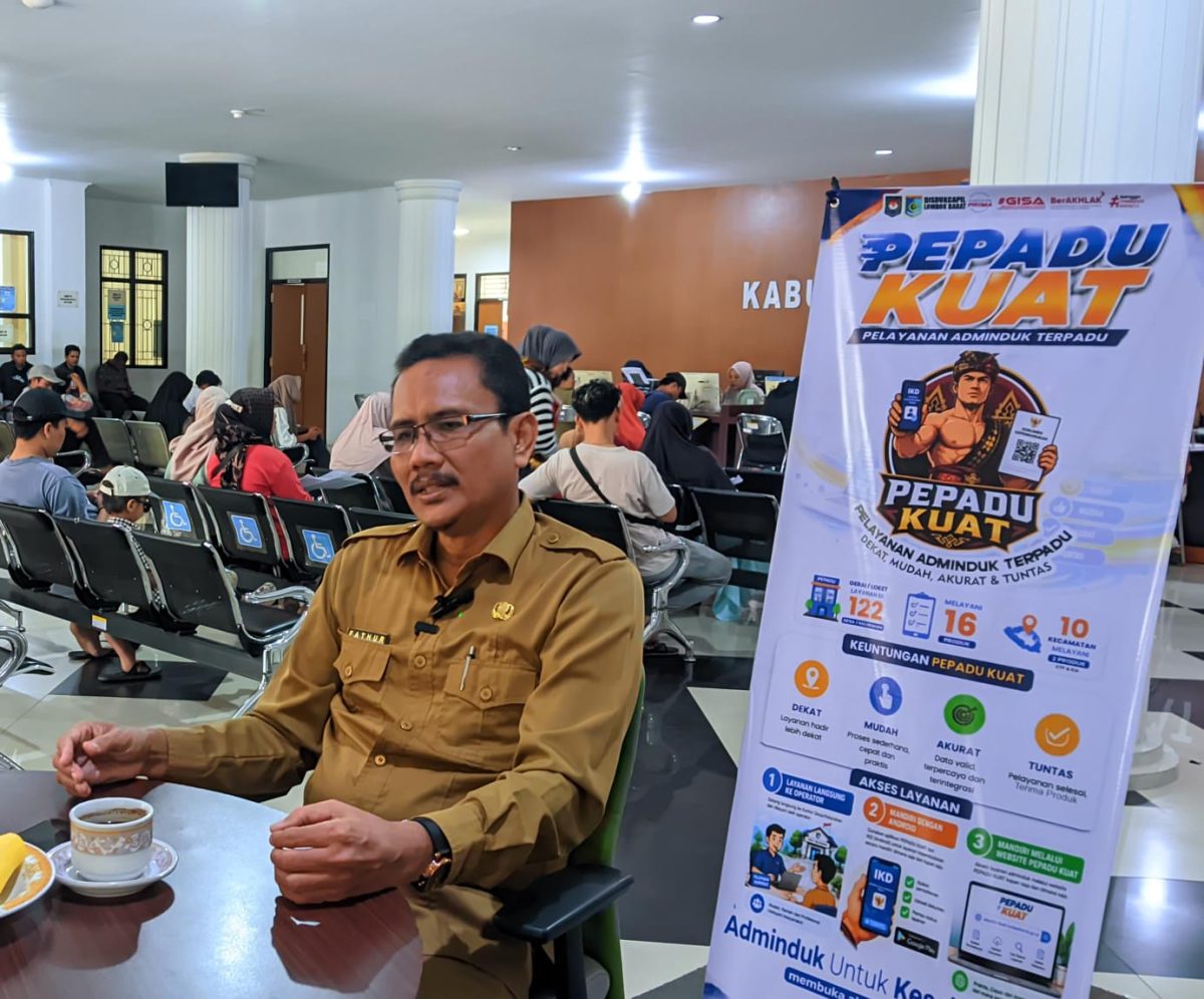 Fathurrahman, S.Pt, MM, Kepala Dinas Kependudukan dan Catatan Sipil (Dukcapil) Lombok Barat. Foto (SAHAYA)