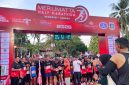 Wakil Bupati Lombok Barat, Hj Nurul Adha bersama General Manager Merumatta Hotel Senggigi, Fahrurazzi melepas ribuan peserta Merumatta Half Marathon 2026 pada Minggu, 18 Oktober 2026. Tahun ini peserta berasal dari 15 negara. Foto: (Istimewa)

